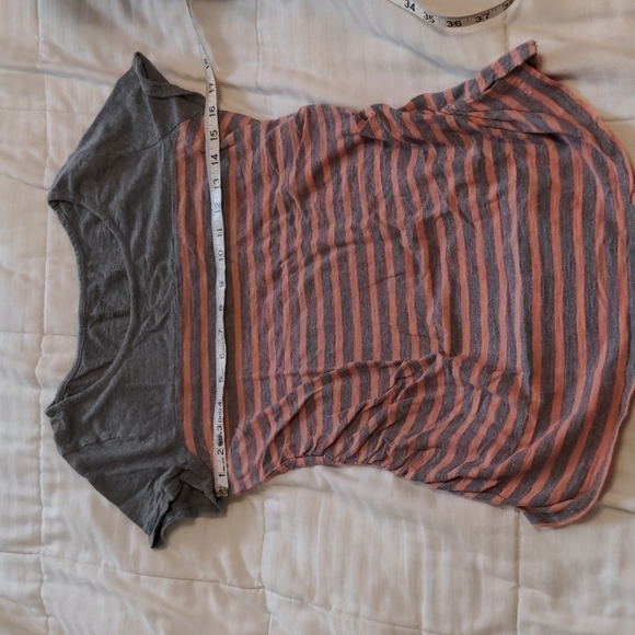 𝅺liz Lange Maternity top size small - Picture 5 of 6